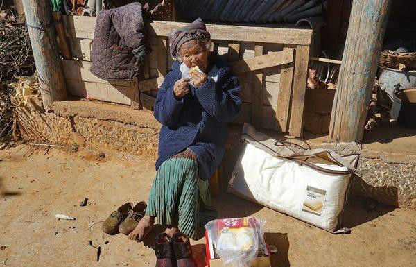 实力心酸:85岁独居老人,养儿不孝,儿子竟对其干