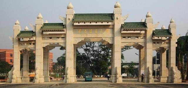 这五所大学的校名大得跟985似的,其实连211都
