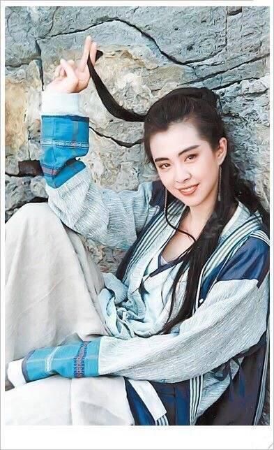 狮子座女生真是世界上可爱的生物了，心软嘴硬除了宠着还能怎么办