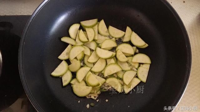 节后要常吃这道菜，开胃解油腻，排毒减赘肉，女人小脸白嫩有弹性