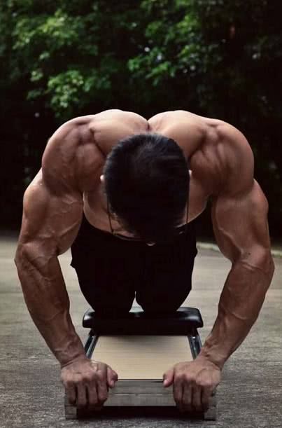 健身狂人罗跃飞自制3款健身神器,网友:不是我