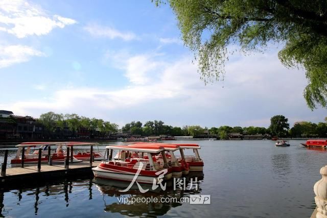 “北京蓝”映衬下的美丽什刹海