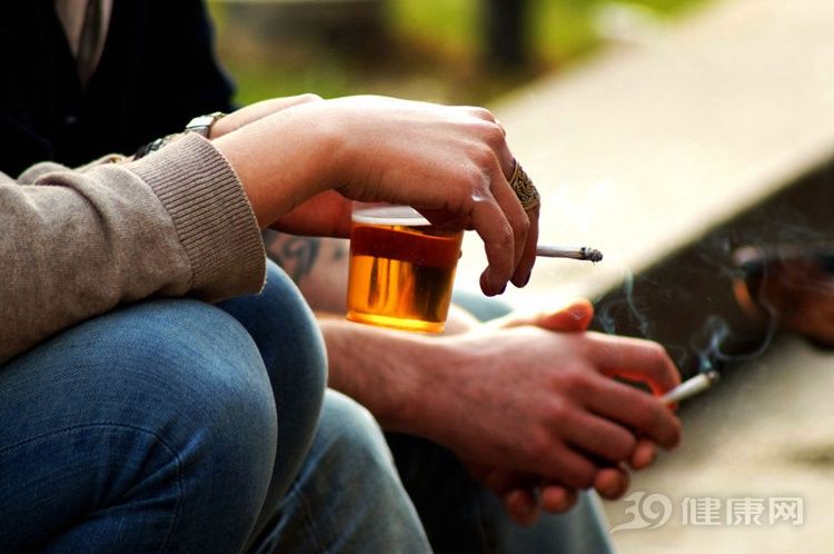 口腔癌的严重性，想都不敢想！它有4个诱因，尽早避开