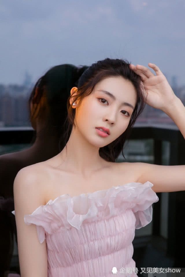 女神邢菲不只是天生丽质,学习她的三款夏季发型,让你燃起来 pt老虎机