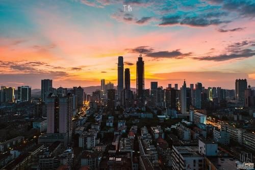 这座建筑的落成让这座城市瞬间跻身一线城市