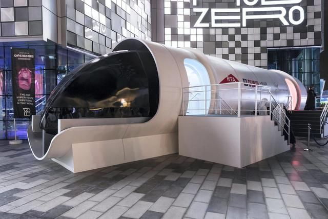 超级高铁公司HyperloopOne首次在迪拜展示真空轨道的磁悬浮列车!