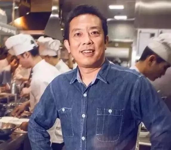 转:大学休学开酒吧,和餐饮死磕,赔过几百万,现在卖面条年赚30亿! - 孟宪民 - 书法家孟宪民的博客 转:大学休学开酒吧,和餐饮死磕,赔过几百万,现在卖面条年赚30亿! - 孟宪民 - 书法家孟宪民的博客