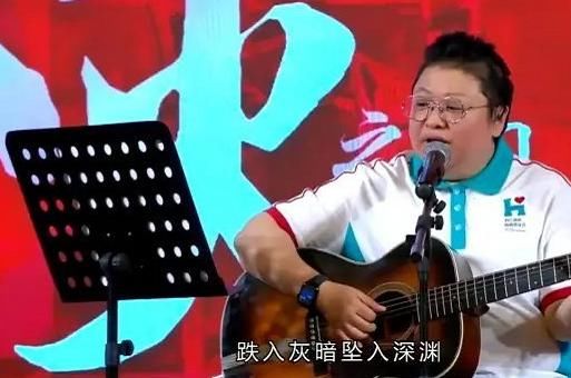 49岁韩红近照暴瘦到认不出!体型缩减一圈,网友:越来越像刘欢
