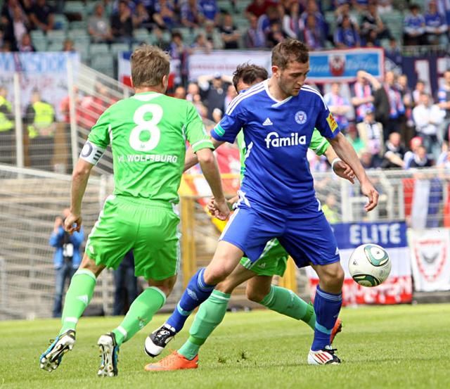 球趣网:德甲升级赛沃尔夫斯堡VS基尔高士丁前