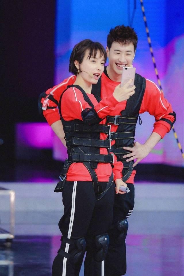 潘玮柏爸爸爆料儿子恋情 与吴昕的关系都发展