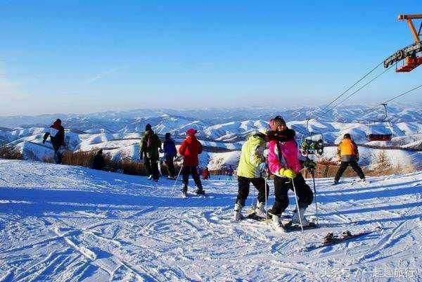 河北这座“塞外山城”有华北最大天然滑雪场，是十佳冰雪旅游城市