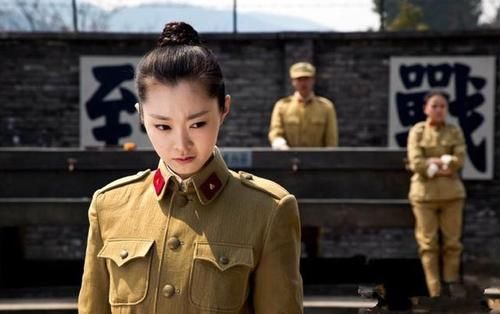 还记得《伪装者》里的百变特工于曼丽么?如果