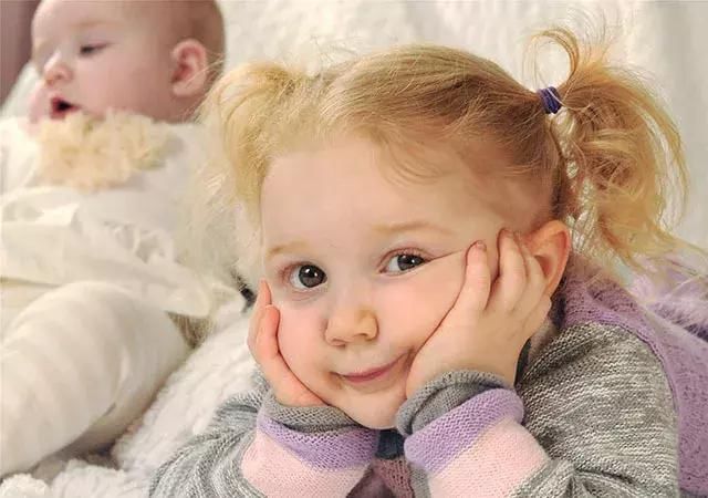 公主病小孩说自己是公主 t01a457e60e0785c342.jpg