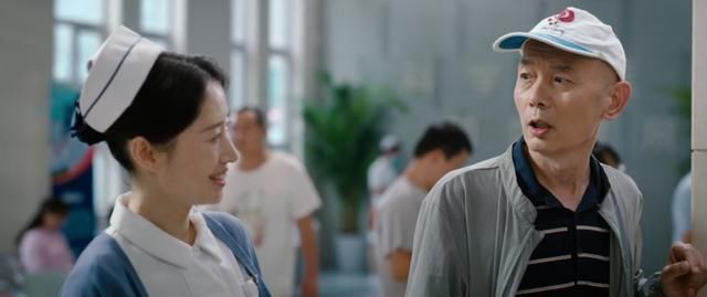 《我和我的家乡》首日破2.6亿，这位客串两分钟的角色实在惊艳