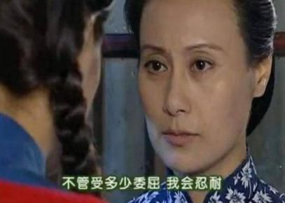 依萍穷到辍学，为何李副官总找傅文佩借钱？真相太扎心！