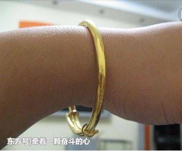 去男友家,婆婆送我祖传金镯,我去了趟厕所,出来立马打了110