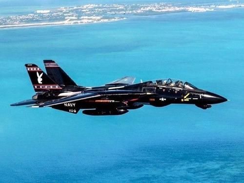 《花花公子》创始人离世,一个成人杂志时代的