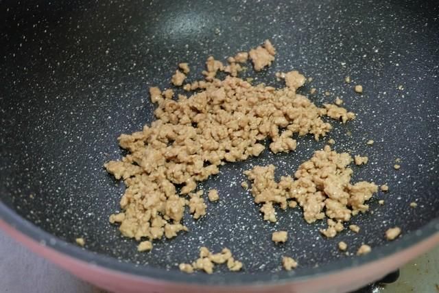 妈妈蒸的鸡蛋羹，两个宝宝都爱吃，简单易做营养好，孩子身体棒!