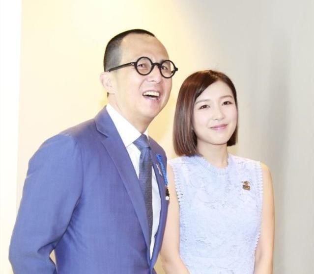 梁洛施所生孩子受器重，频繁回港见面，现女友高调示爱李泽楷