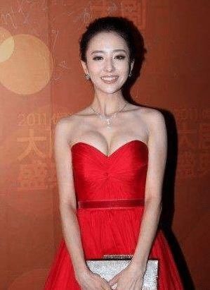 佟丽娅：我卸妆了，热巴：我也卸妆了，baby：你们聊