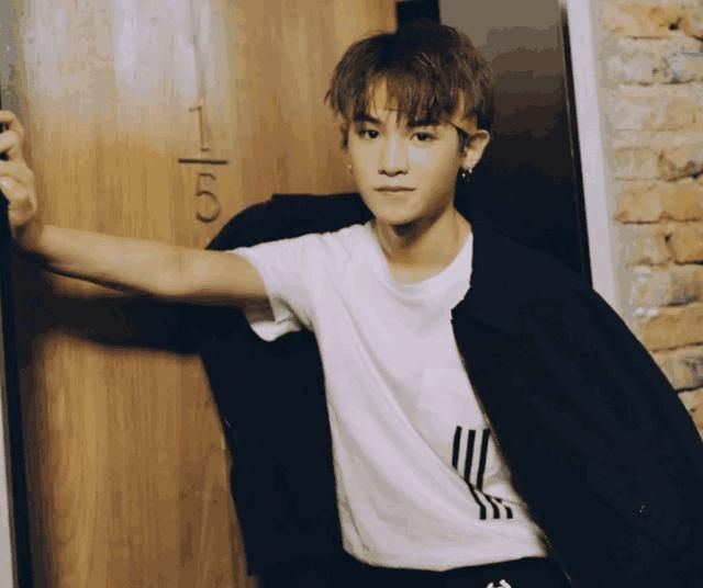 爆料!黄新淳睡前帮范丞丞关音乐,Justin生日只