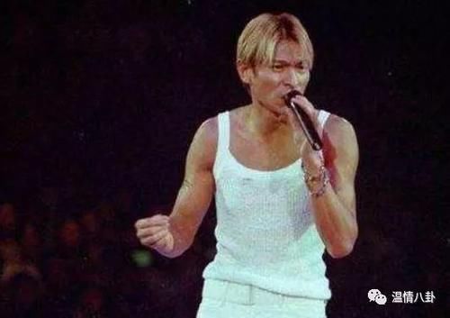 看看刘德华怎么对待普通人,看看黄渤怎么对待