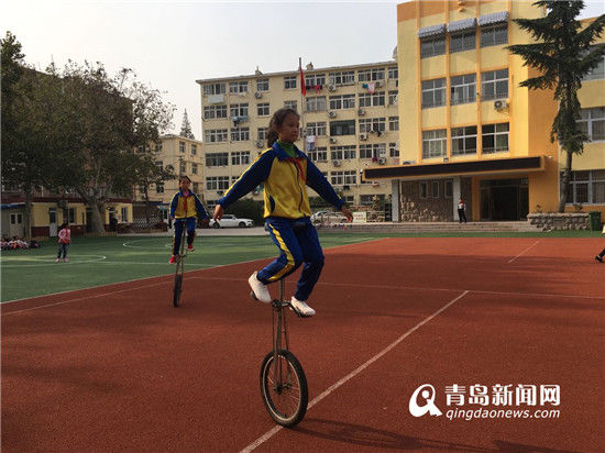 勇敢者的游戏!实拍小学生独轮车v初中(初中)小学组图奥龙对口图片