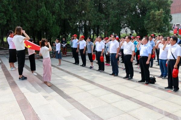 曲阜王庄镇党员干部参观孟良崮红色教育基地