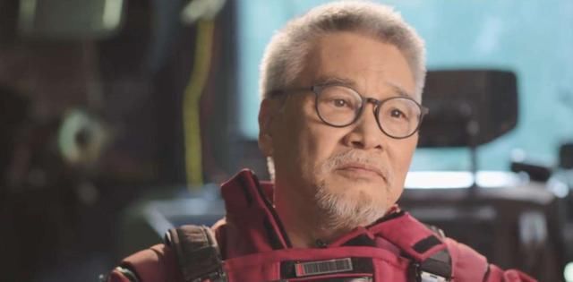 释小龙吴孟达国庆晒合照，童年回忆一个长大成人，一个是真老了！