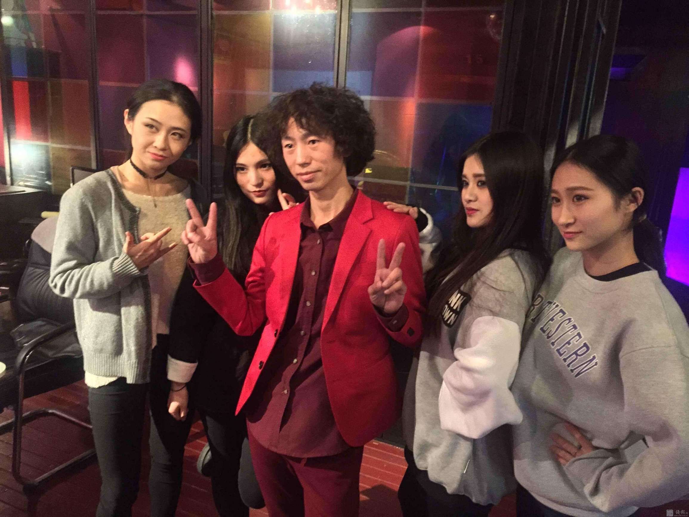 最惨淡的演唱会,只来了7个观众,歌手唱9首歌换