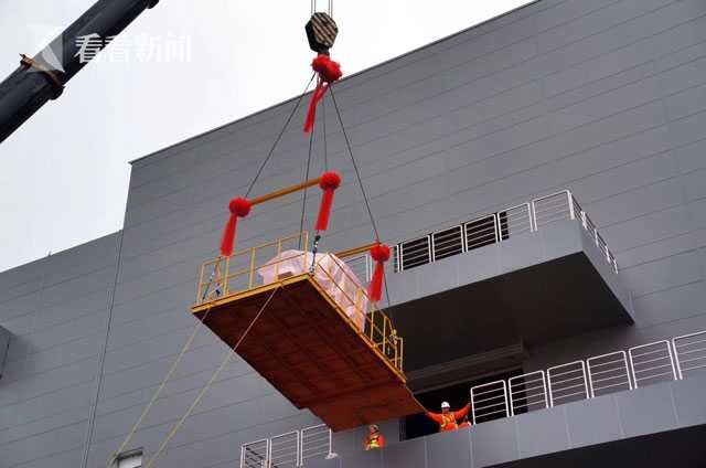 上海最大集成电路产业投资项目 首台工艺设备