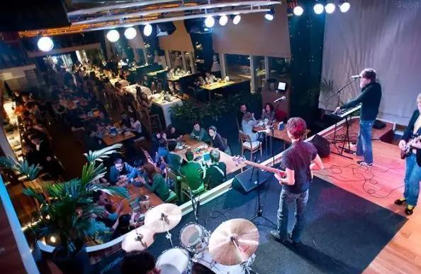 外国人喝酒有下酒菜么, 都是什么菜?