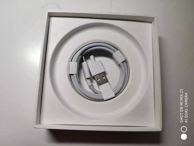 小米无线充电器简单开箱上手