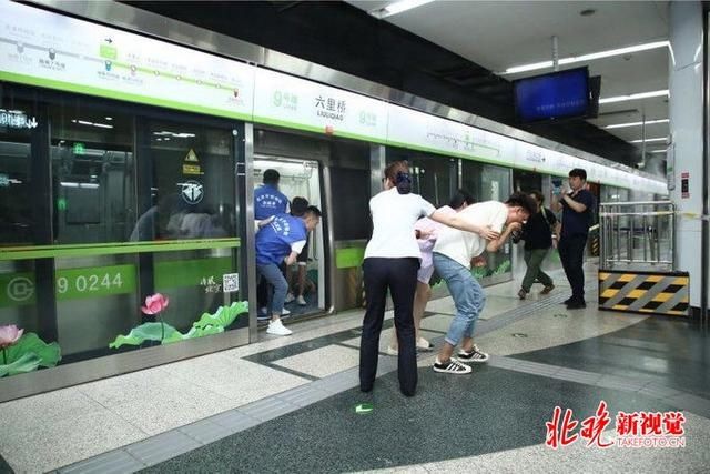 北京今日凌晨开展模拟9号线列车起火疏散演练