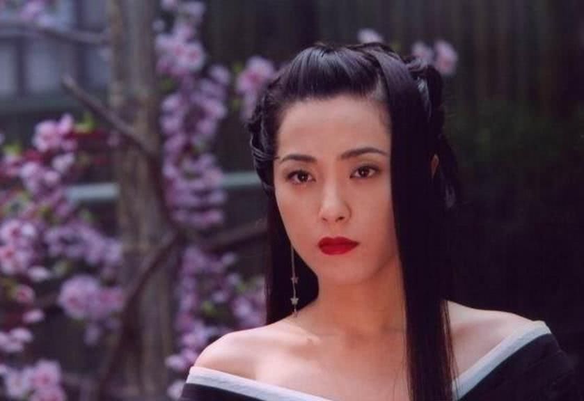 当古装美女穿上一字肩,曾黎妖娆,薛凯琪温婉,张