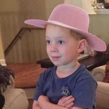 8岁假笑男孩儿中国圈粉120万,网友:你真笑的时