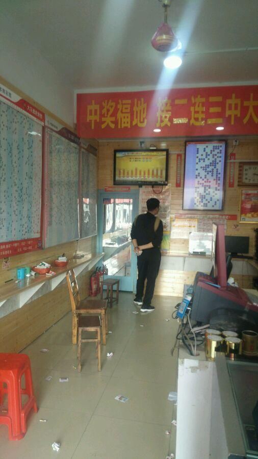 双色球:跑10多公里去中奖彩票店买,单挑一注6