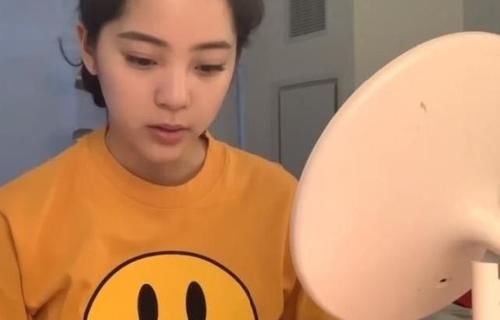 有一种眼影富婆叫欧阳娜娜，不小心拍到她的化妆台，粉丝集体热闹了！