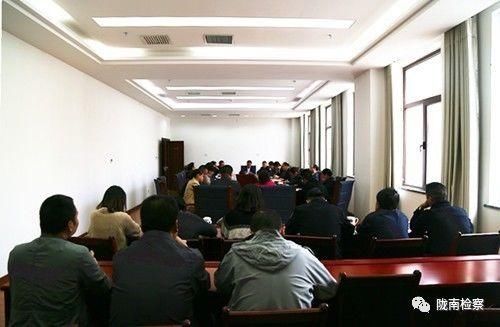 陇南市院机关党委组织全体党员学习讨论十九大