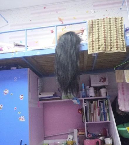 你们知道女生洗完长发后,晾头发的样子有多看恐怖吗?