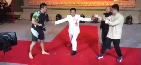 365bet娱乐平台:少林实战派武僧好言相劝力挺丁浩 365bet娱乐平台:少林实战派武僧好言相劝力挺丁浩