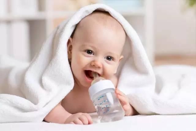 1岁以内的宝宝喝奶量,新手宝妈必知