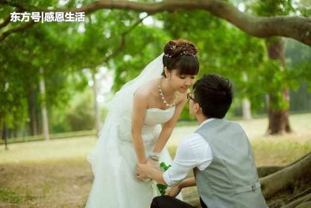 和前夫离婚被迫净身出户,五年后要买房,查询卡余额我泪如泉涌!