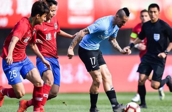 中超首轮再现红牌!马宁罚下大连一方球员!河南