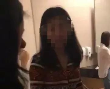太过分!杭州网红霸占母婴室化妆,急着喂奶的妈