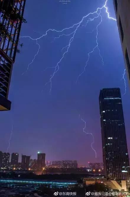 福州凌晨强降雨一小时下了670个西湖?