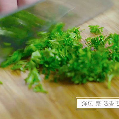 煎鸡胸肉配手工意面