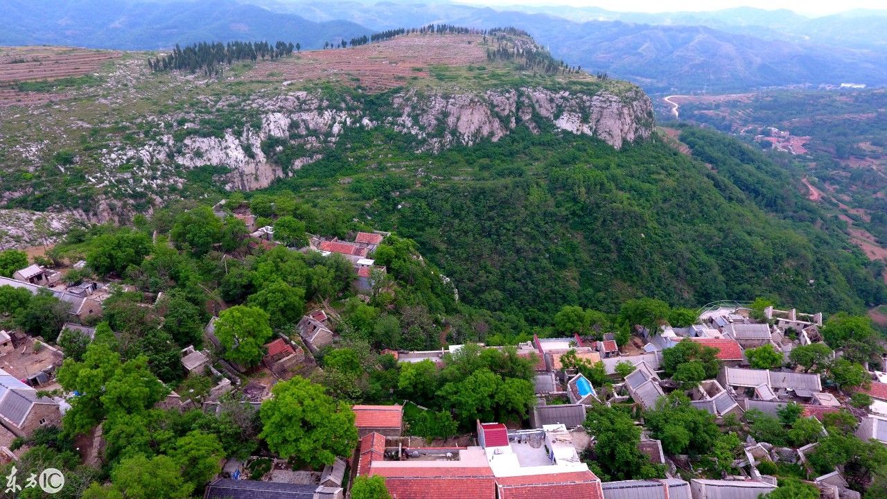 逯家岭村:始建于明永乐末年，山东莱芜境内海拔最高的岭上村庄