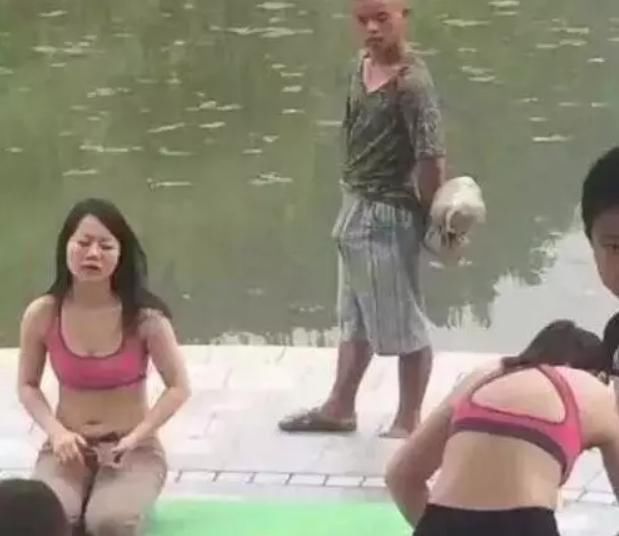 搞笑GIF:小伙你单身多久了,看见妹子反应这么大 GIF动图 第4张-福利吧