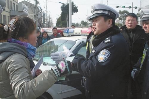 交警提醒：开车忘带驾照也别慌，这三种情况不算无证驾驶！